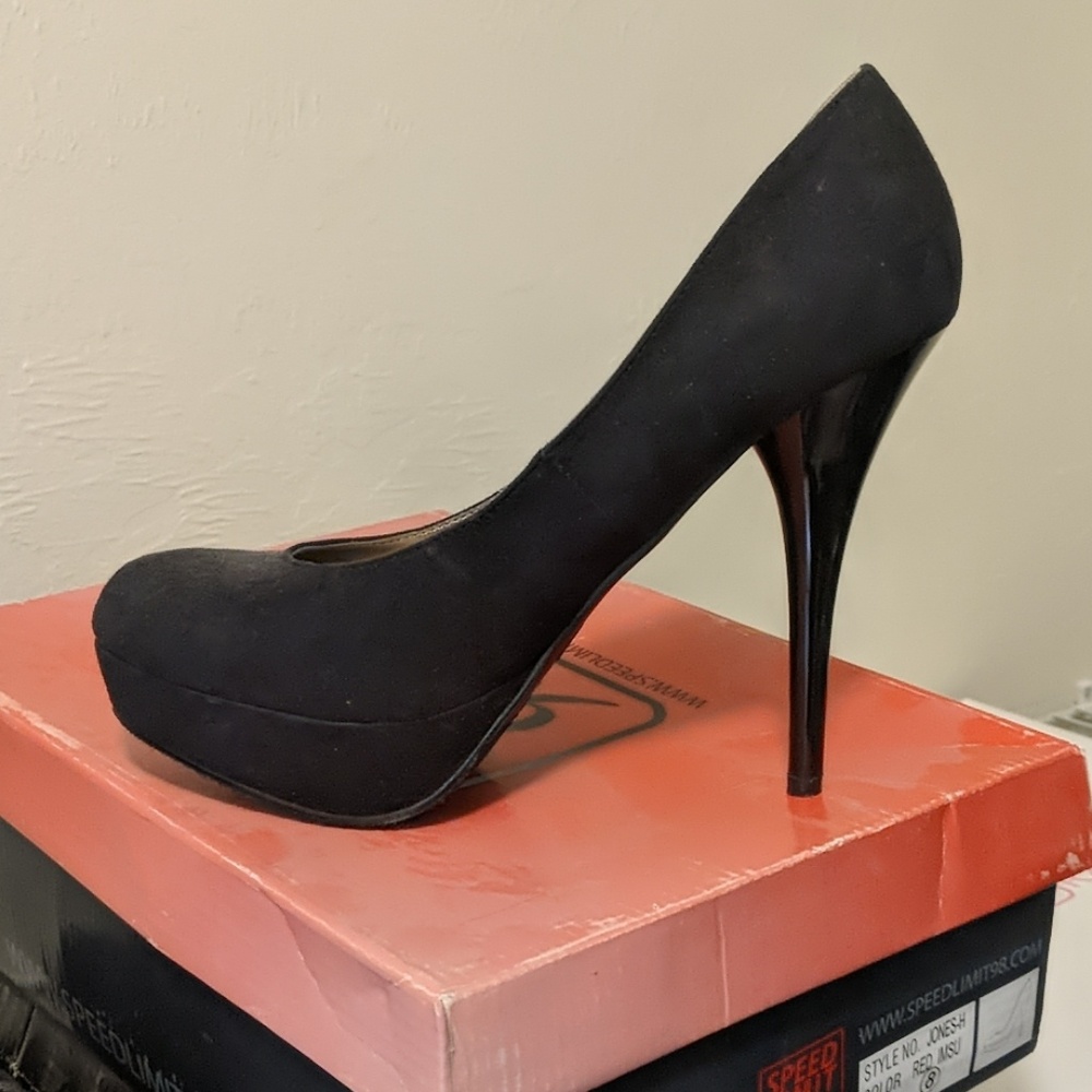 Size 8 black pumps